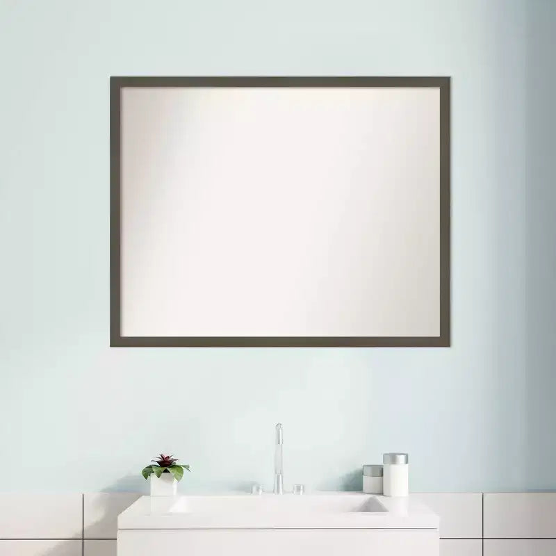 Specchio da parete rettangolare con cornice in legno grigio argilla, 30" x 24", singolo