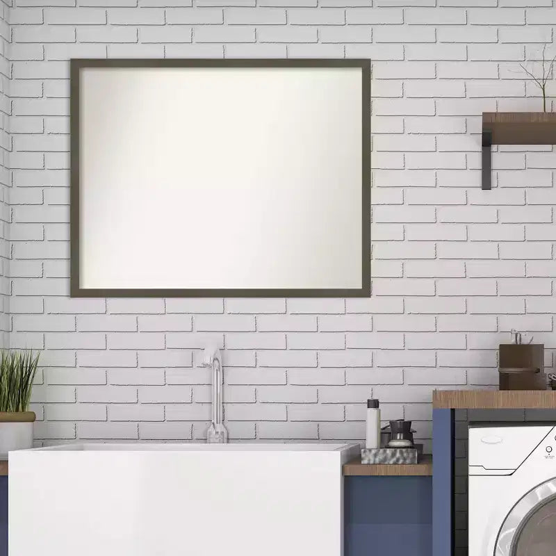 Specchio da parete rettangolare con cornice in legno grigio argilla, 30" x 24", singolo