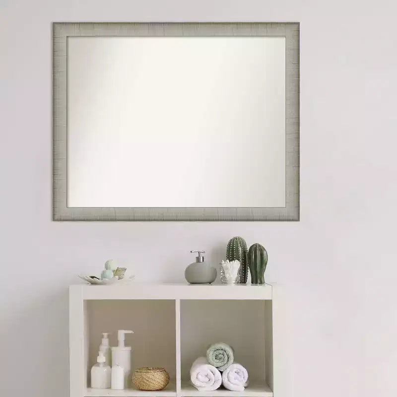 Specchio da Parete con Cornice, 78,7 cm x 63,5 cm, Peltro Spazzolato, Rettangolare, 1 Persona