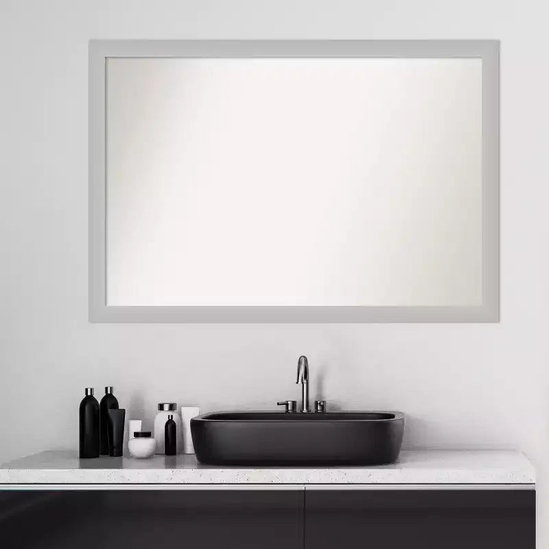 Specchio da parete rettangolare con cornice in legno argentato – Singolo, 38,5" x 26,5"