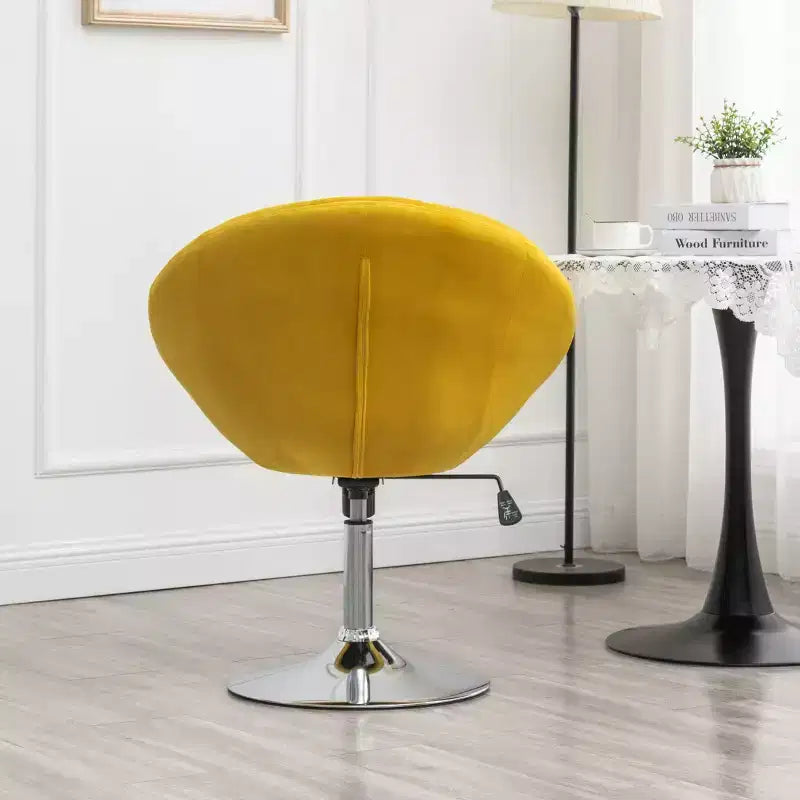Poltroncina girevole in velluto giallo trapuntato, 1 posto