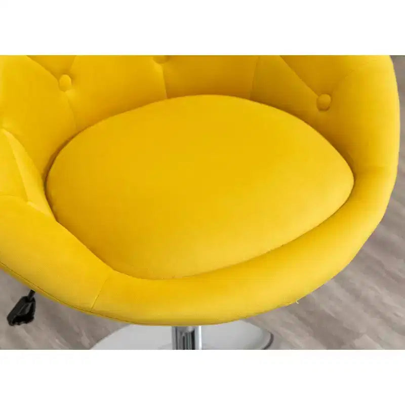 Poltroncina girevole in velluto giallo trapuntato, 1 posto