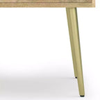 Tavolino laterale quadrato marrone naturale con cassetto, legno di mango e metallo dorato, stile moderno di metà secolo